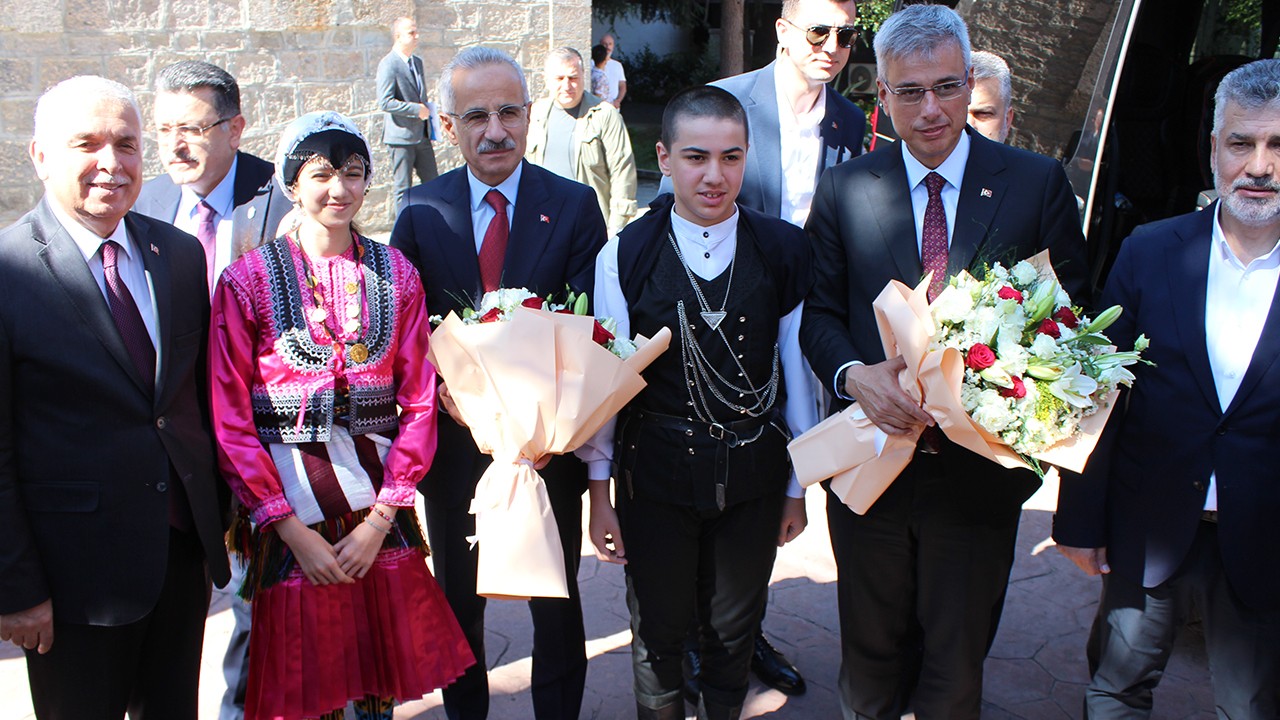 Bakan Uraloğlu: Gazze’de yaşanan bir vahşet var