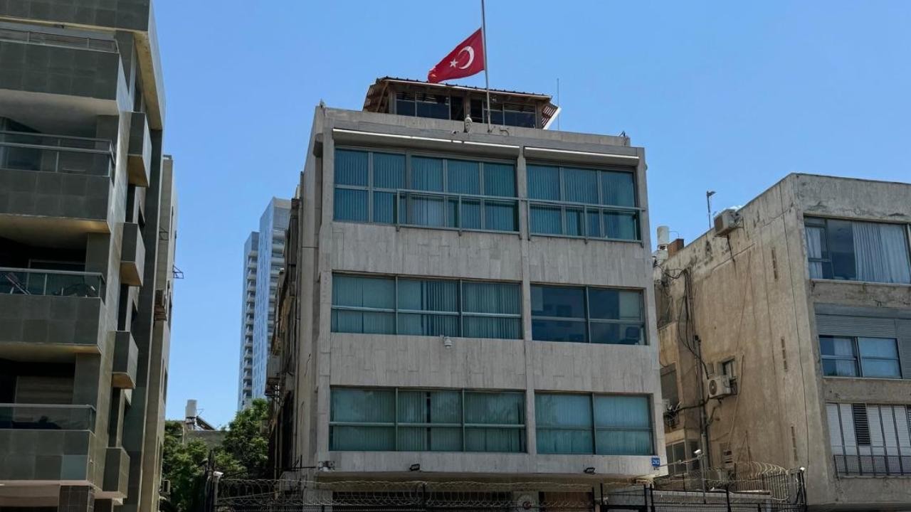 Türkiye’nin Tel Aviv Büyükelçiliği ve Kudüs Başkonsolosluğunda bayraklar yarıya indirildi