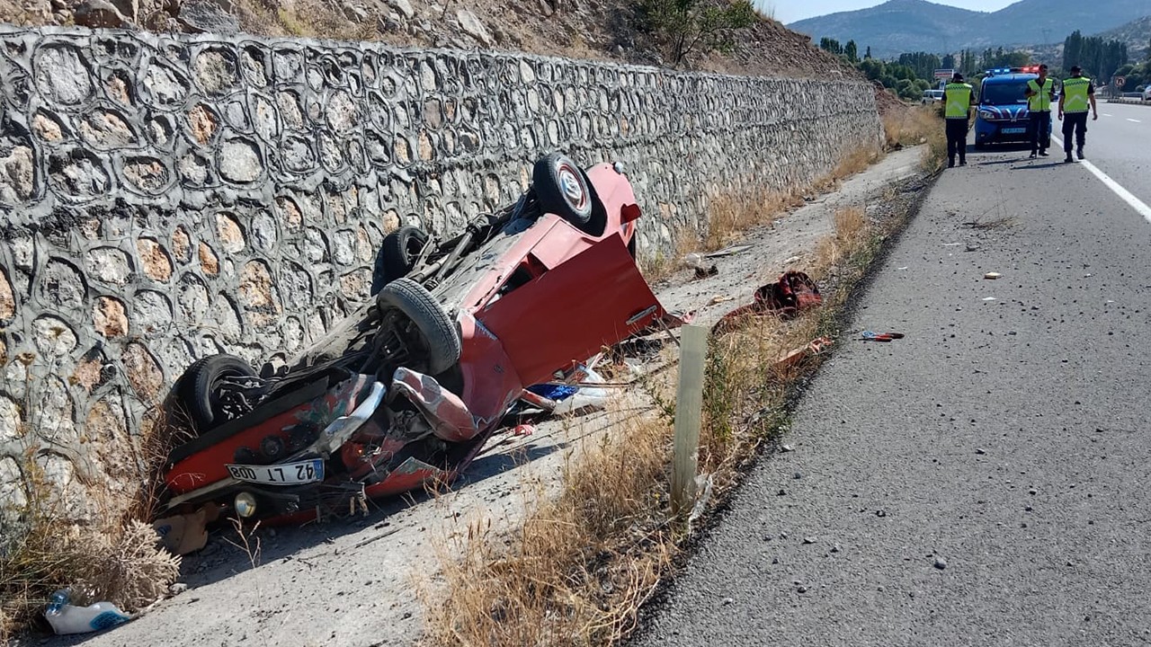 Konya’da yeni evlenen çift balayına giderken kaza yaptı