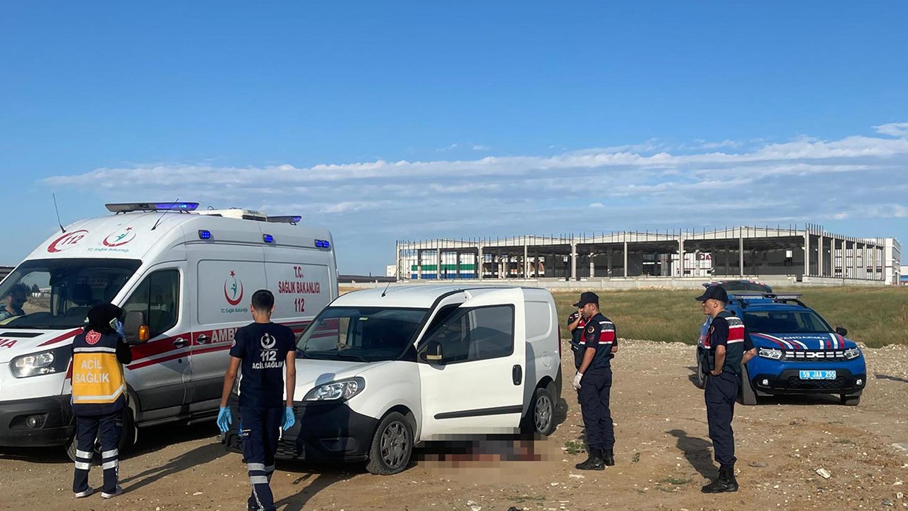 Kız arkadaşını tabanca ile öldürüp, intihar etti