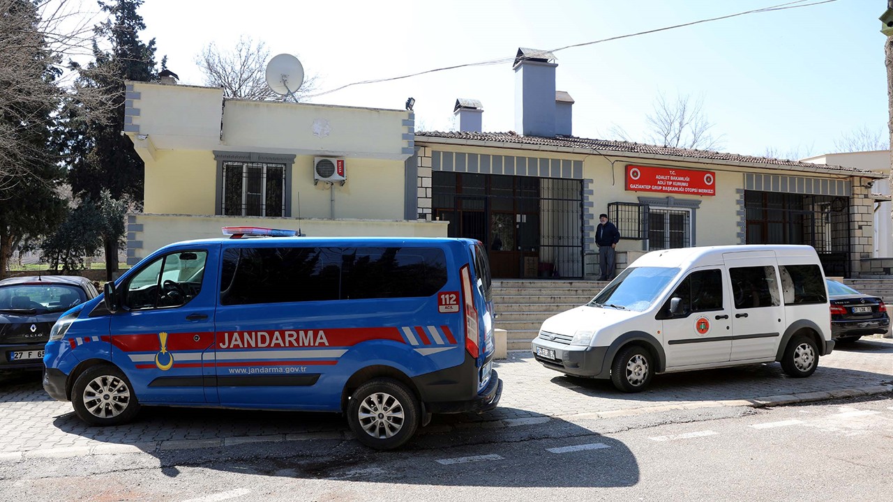 Tarlasına giden çiftçiyi, husumetlisi av tüfeğiyle öldürdü