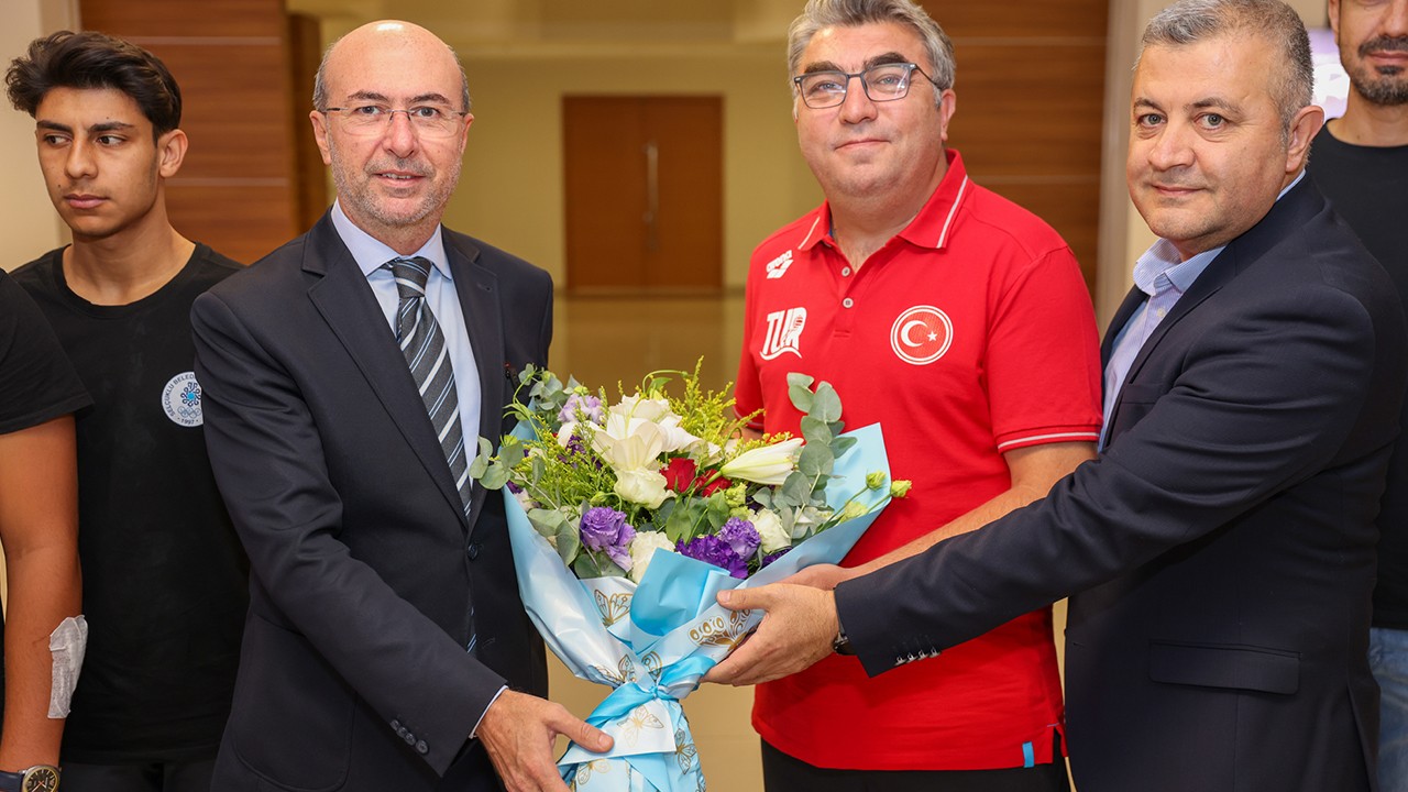 Başkan Pekyatırmacı'dan başarılı sporculara tebrik 