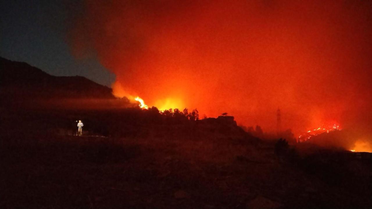 İzmir’de yangına müdahale sürüyor