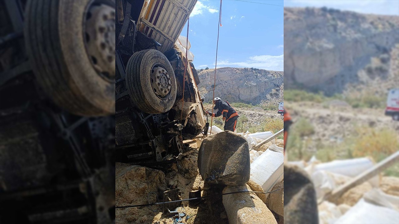 Köprüden düşen TIR’ın şoförü öldü