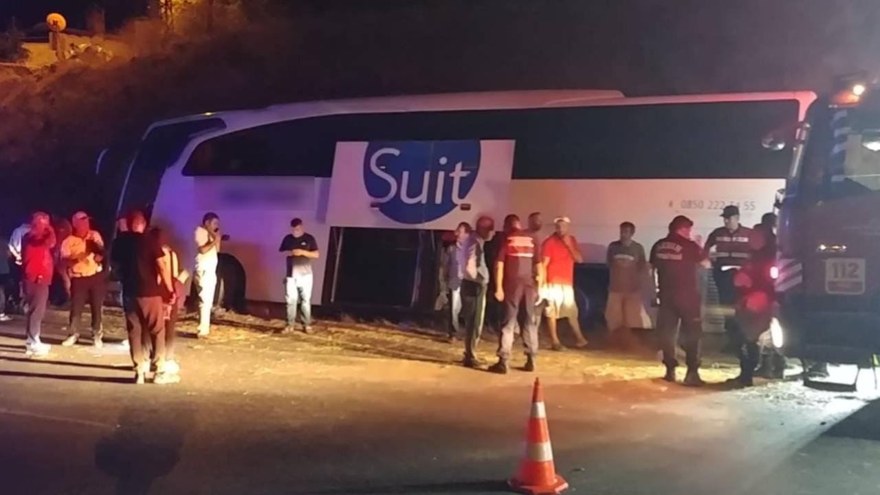 Otobüs devrildi: 1 ölü, 10 yaralı