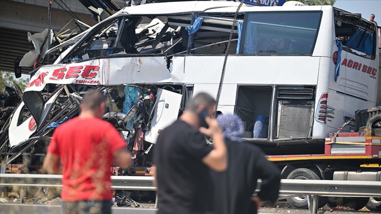 Ankara’da yolcu otobüsünün köprü ayağına çarptığı kazada ölü sayısı 11’e çıktı