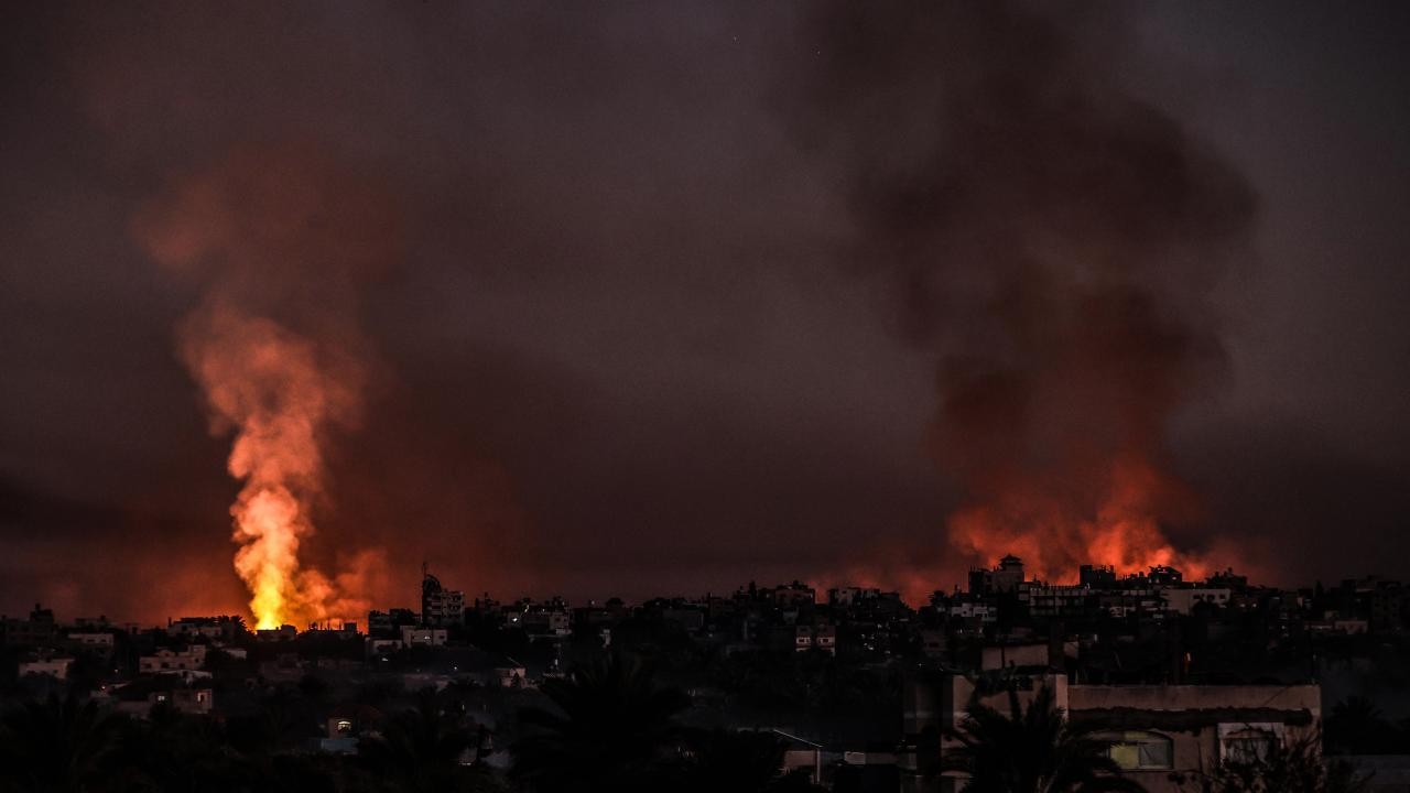 Katil İsrail ordusunun Gazze’ye gece boyu sürdürdüğü saldırılarda 19 Filistinli öldü