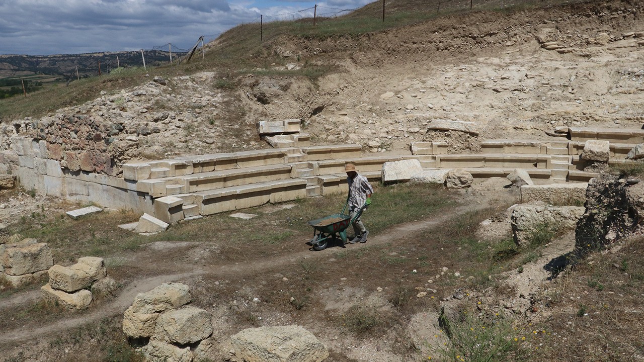 Pompeiopolis Antik Kenti'ndeki Roma tiyatrosu gün yüzüne çıkarıldı