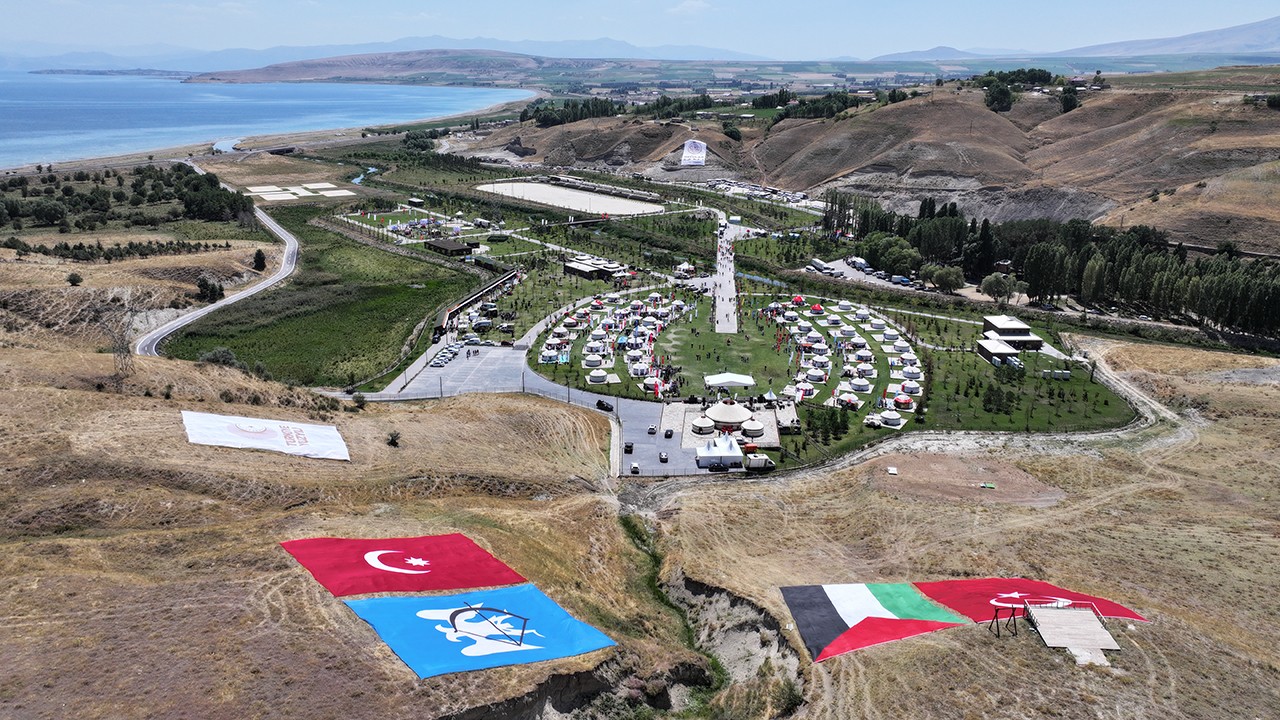 Ahlat'taki etkinlikler şanlı Malazgirt Zaferi'nin coşkusunu yaşatıyor