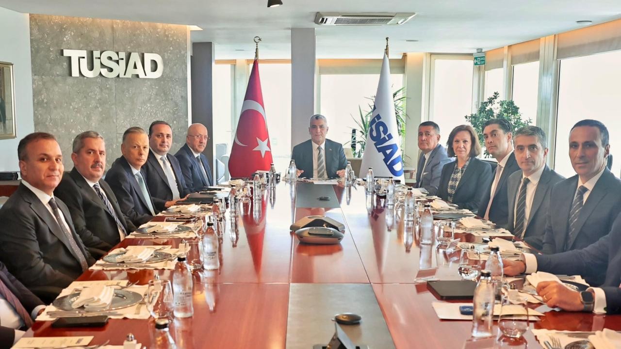 Bakan Bolat’tan TÜSİAD’a ziyaret