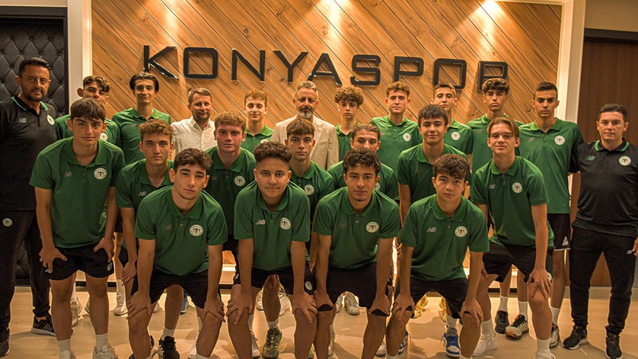 Konyaspor Başkanı Ömer Korkmaz, U16 takımını ağırladı