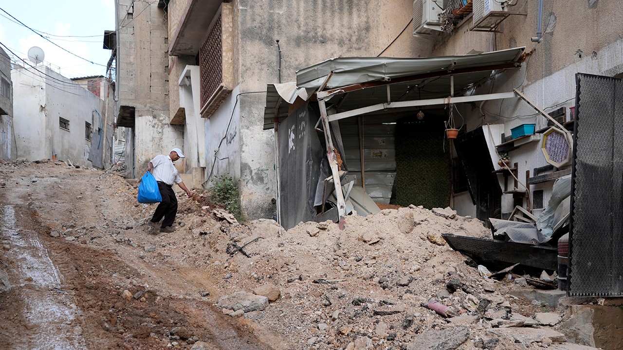 İsrail ordusunun çekildiği Tulkerim’deki Filistinliler yaralarını “hemen“ sarmaya başladı