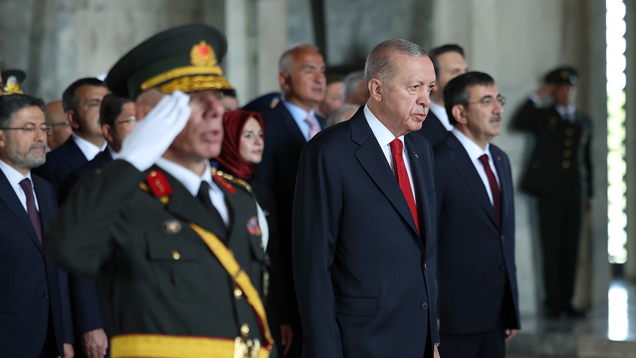 Cumhurbaşkanı Erdoğan Anıtkabir’i ziyaret etti