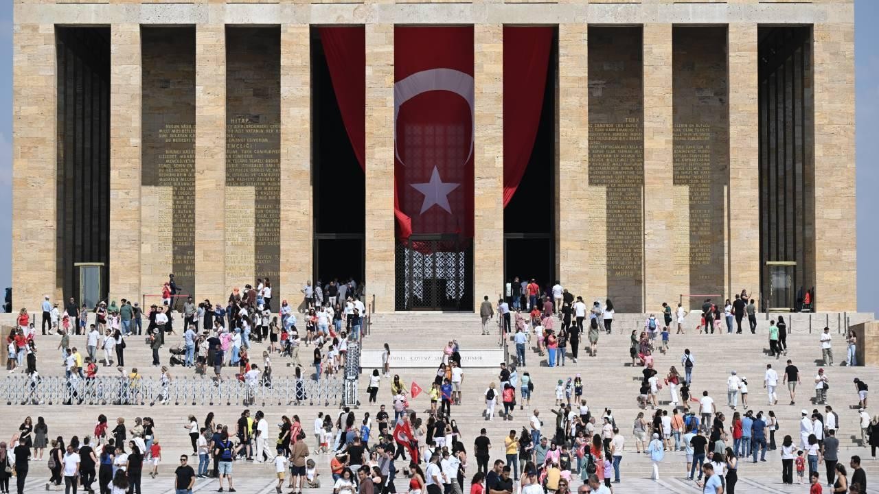 Anıtkabir 30 Ağustos'ta 350 bini aşkın ziyaretçiyi ağırladı