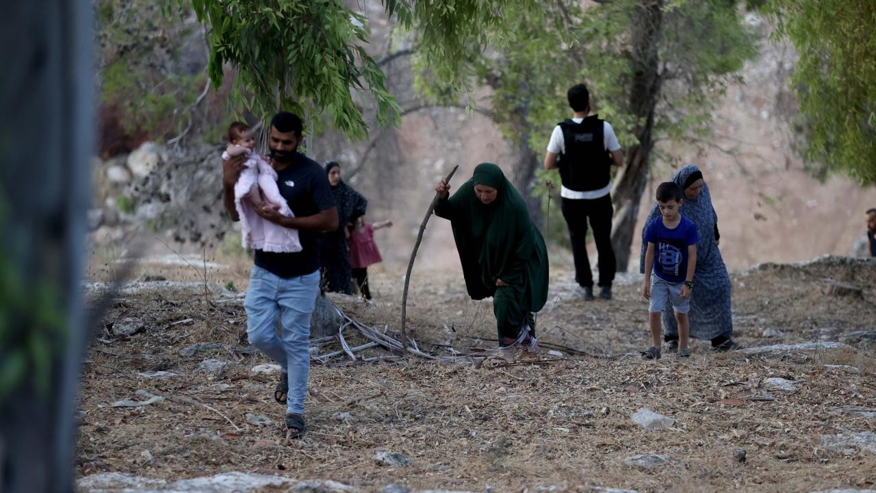 Katil İsrail Cenin'deki Filistinli aileleri göçe zorluyor