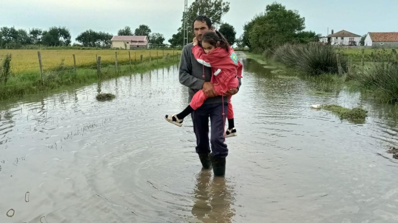 Konya dahil bazı illerde etkili olan yağışlarda mahsur kalan 37 kişi tahliye edildi