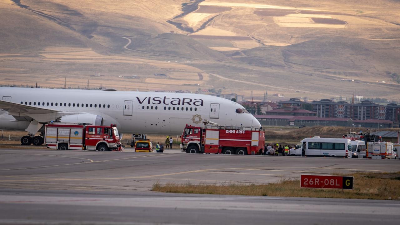 Hindistan uçağına bomba ihbarı: Erzurum hava sahası uçuşa kapatıldı