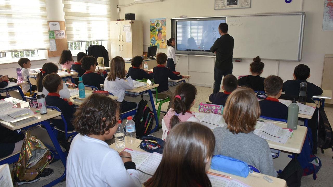 Yeni eğitim dönemi “Çanakkale’den Gazze’ye Bağımsızlık Ruhu ve Vatan Sevgisi“ dersiyle başlayacak