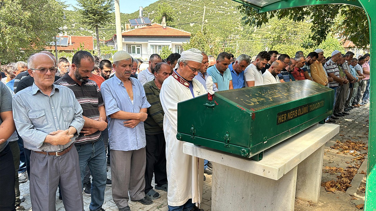 18 yaşındaki Hasan, sırtından bıçaklanarak öldürüldü