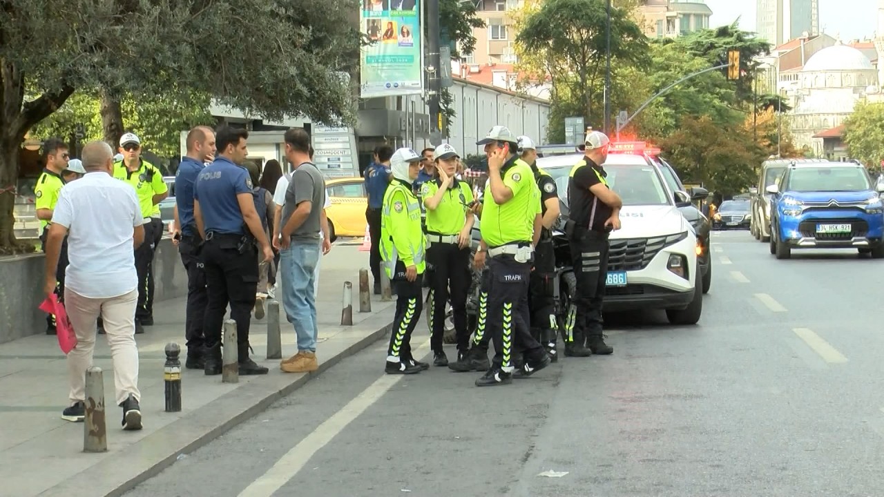 Polis aracı kaldırımdaki iki kadına çarptı: 1 ölü 1 yaralı