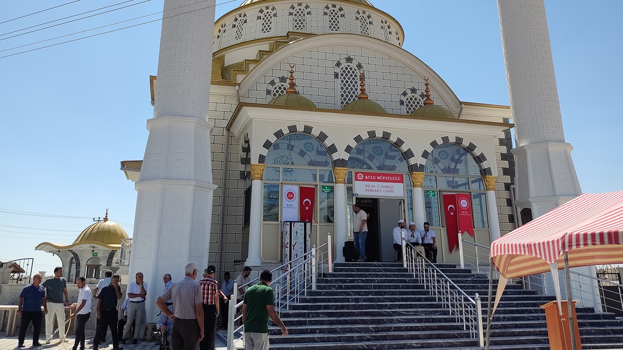 Konya’da yapımı tamamlanan cami dualarla açıldı