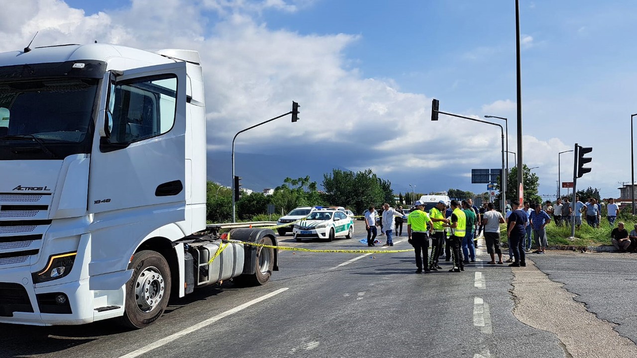 Kazada, annesinin karnında hayatını kaybeden 8,5 aylık bebeğin cenazesi ailesine teslim edildi