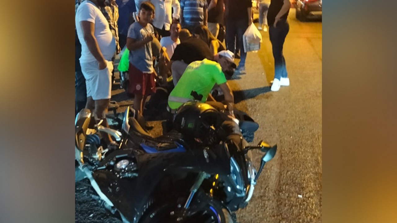 Motosikletle denetimden kaçmaya çalışırken, trafik polisine çarptı