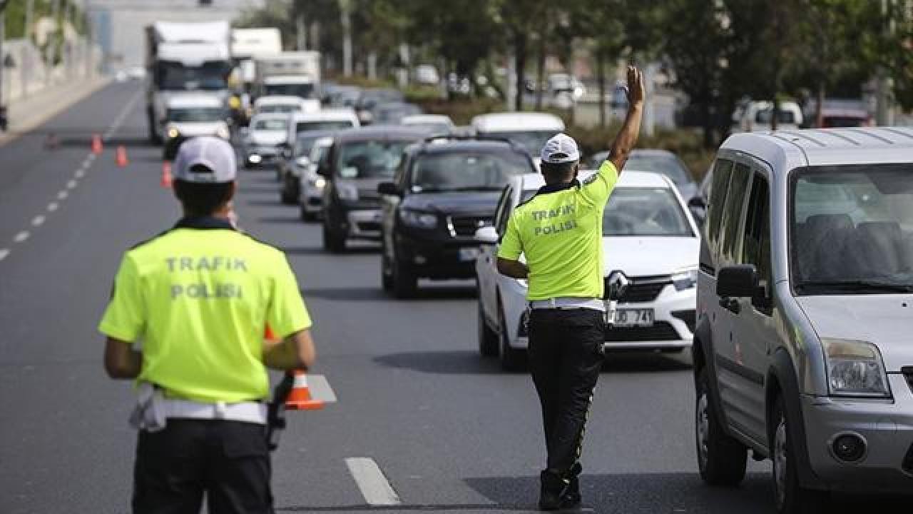 Trafik denetimlerinde 466 bin 170 araç ve sürücüye işlem uygulandı