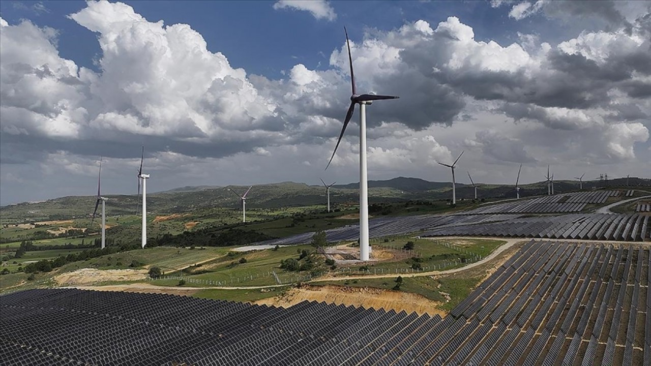 Rüzgar ve güneş enerjisinde kurulu güç 30 bin megavatı geçti