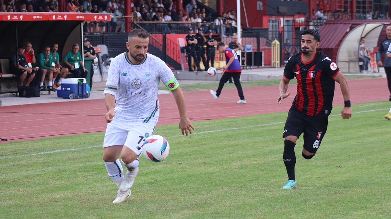 1922 Konyaspor İzmir deplasmanında