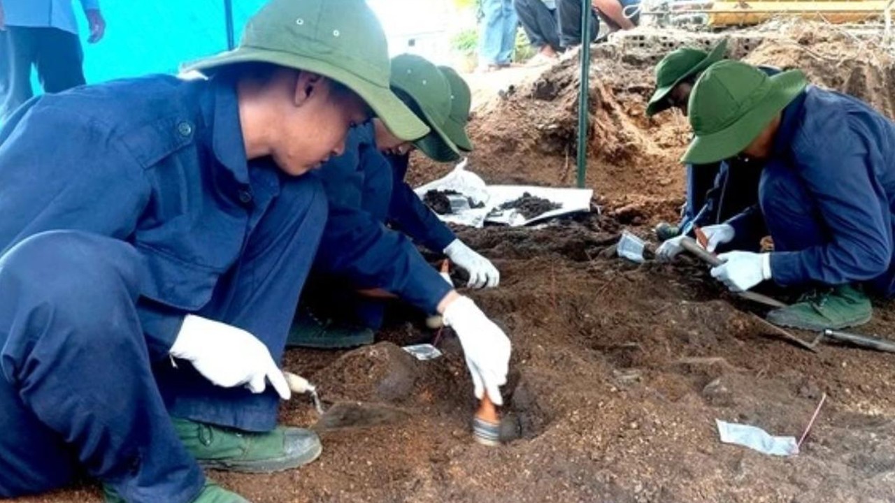 Vietnam’da bir evin temelinde askerlere ait toplu mezar bulundu