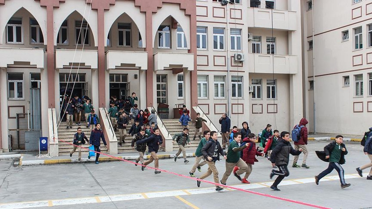 Okulların ders giriş-çıkış saatlerinde düzenleme yapıldı