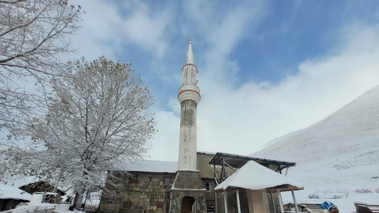 Rize'nin yüksek kesimleri beyaza büründü