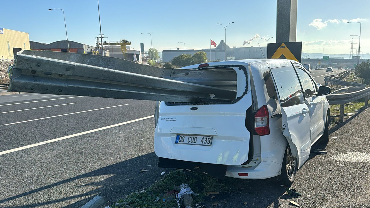 Bariyer hafif ticari araca ok gibi saplandı: 1 yaralı