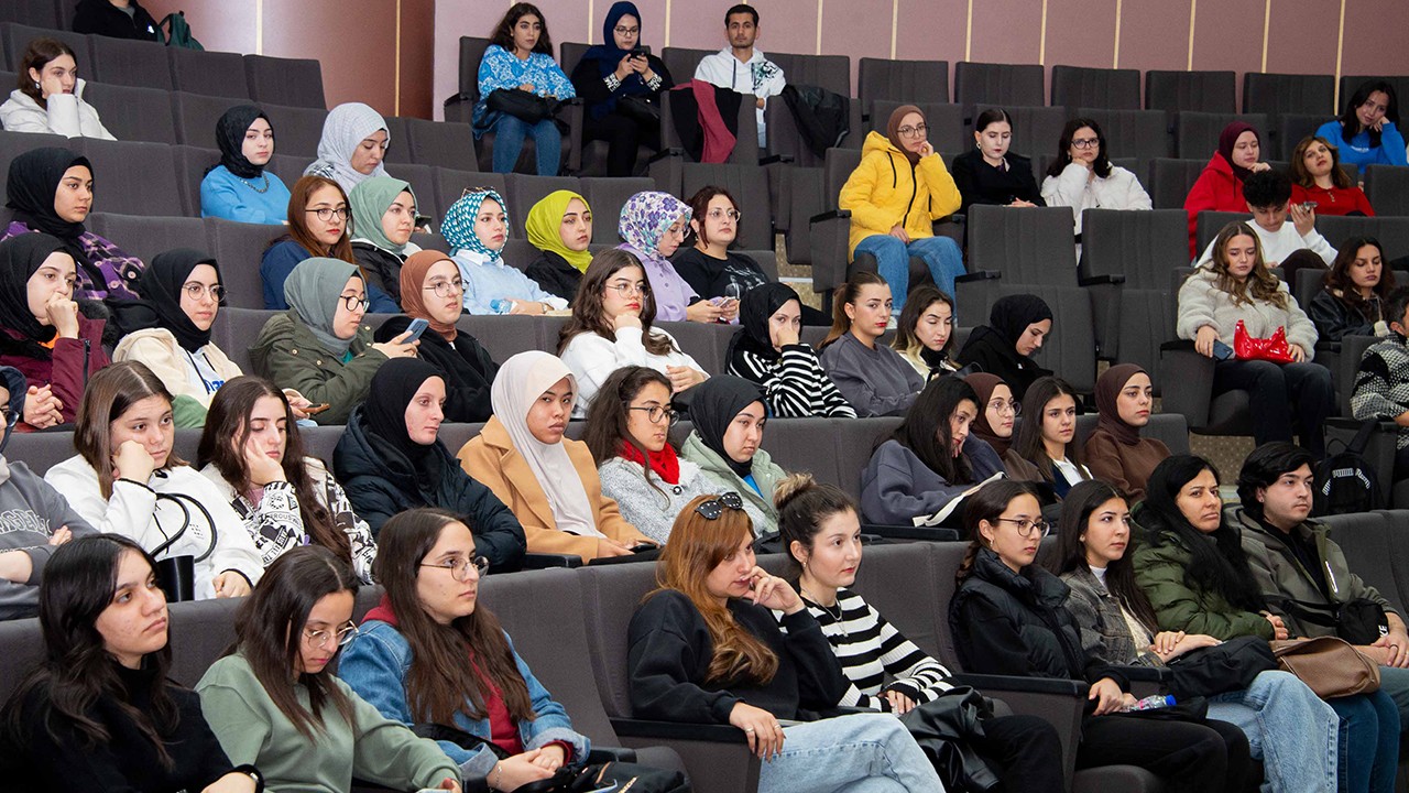 Selçuk Üniversitesi ve Yeşilay iş birliğinde bağımlılıkla mücadele semineri düzenlendi