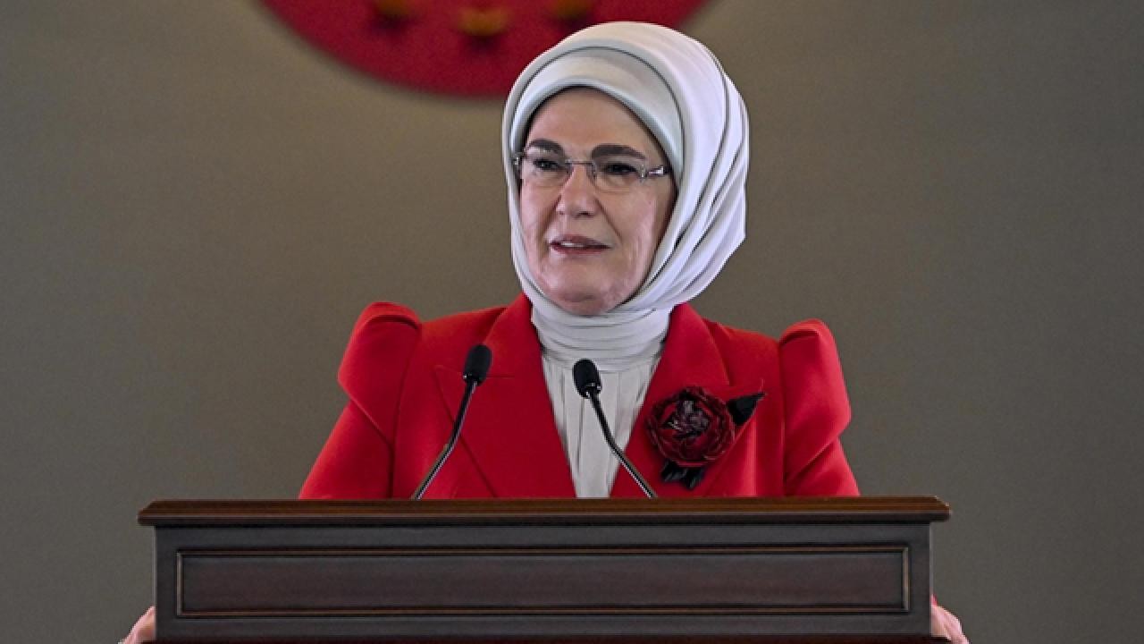 Emine Erdoğan: Türkiye Cumhuriyeti’nin 101’inci yaşı kutlu olsun