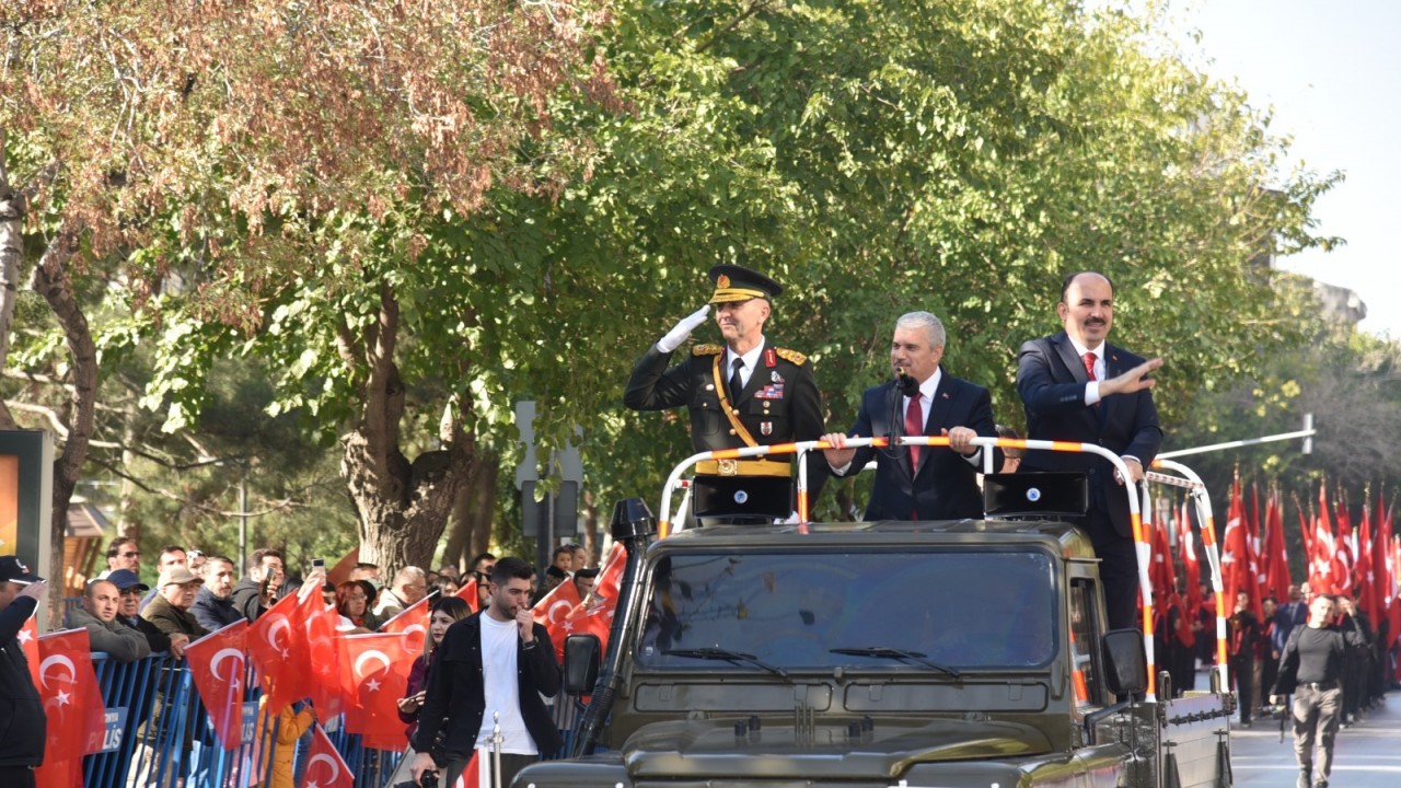 Konya'da Cumhuriyet'in 101. yıldönümü kutlandı