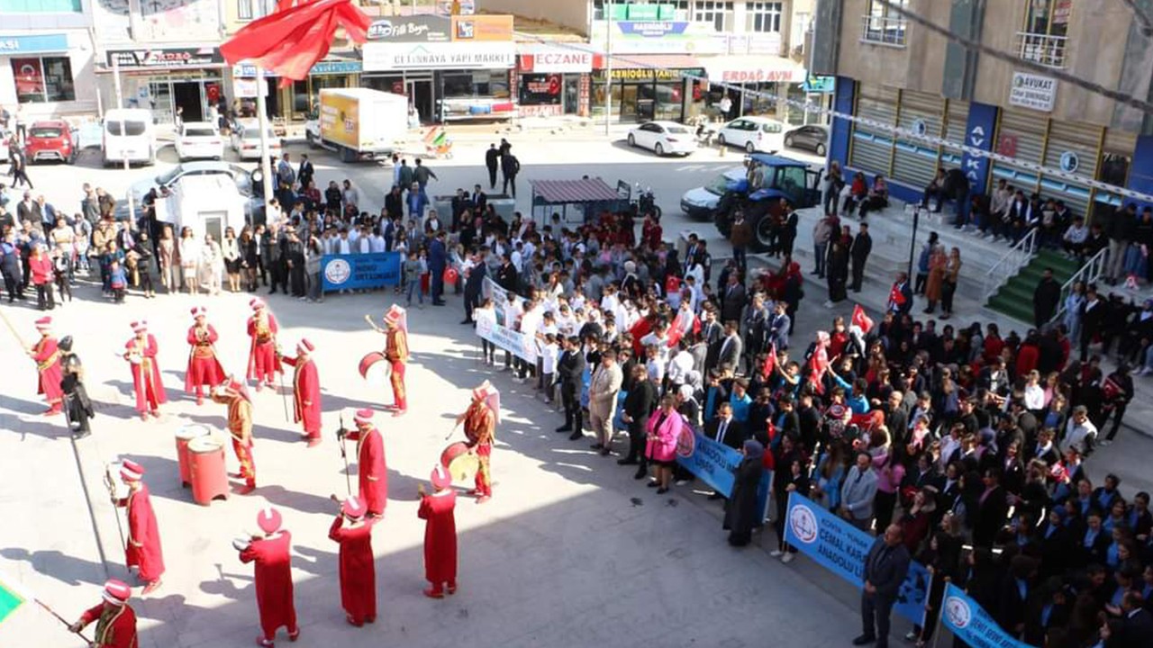 Yunak'ta Cumhuriyet'in 101. yılı coşku ile kutlandı