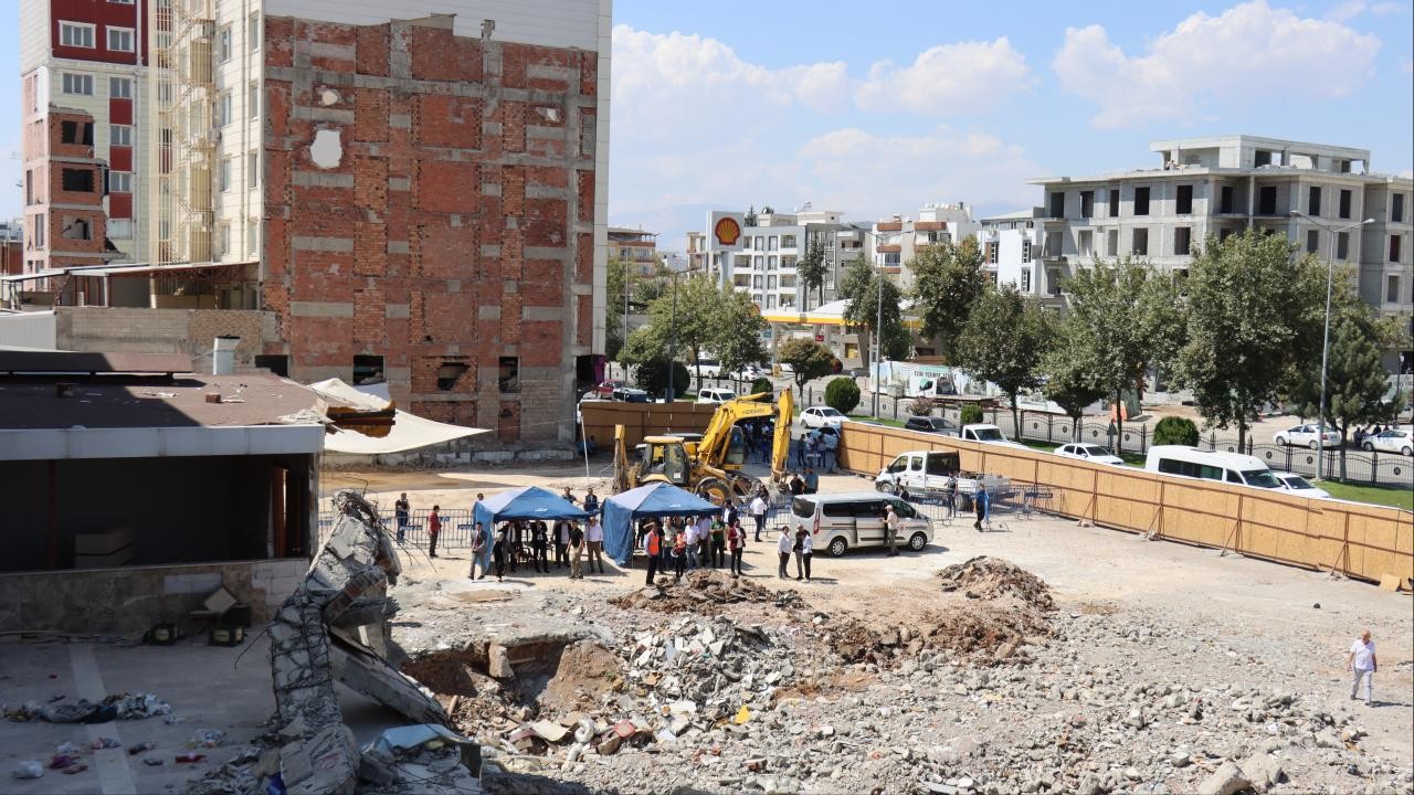 72 kişinin öldüğü Grand İsias Hotel, deprem yönetmeliklerine göre yapılmamış