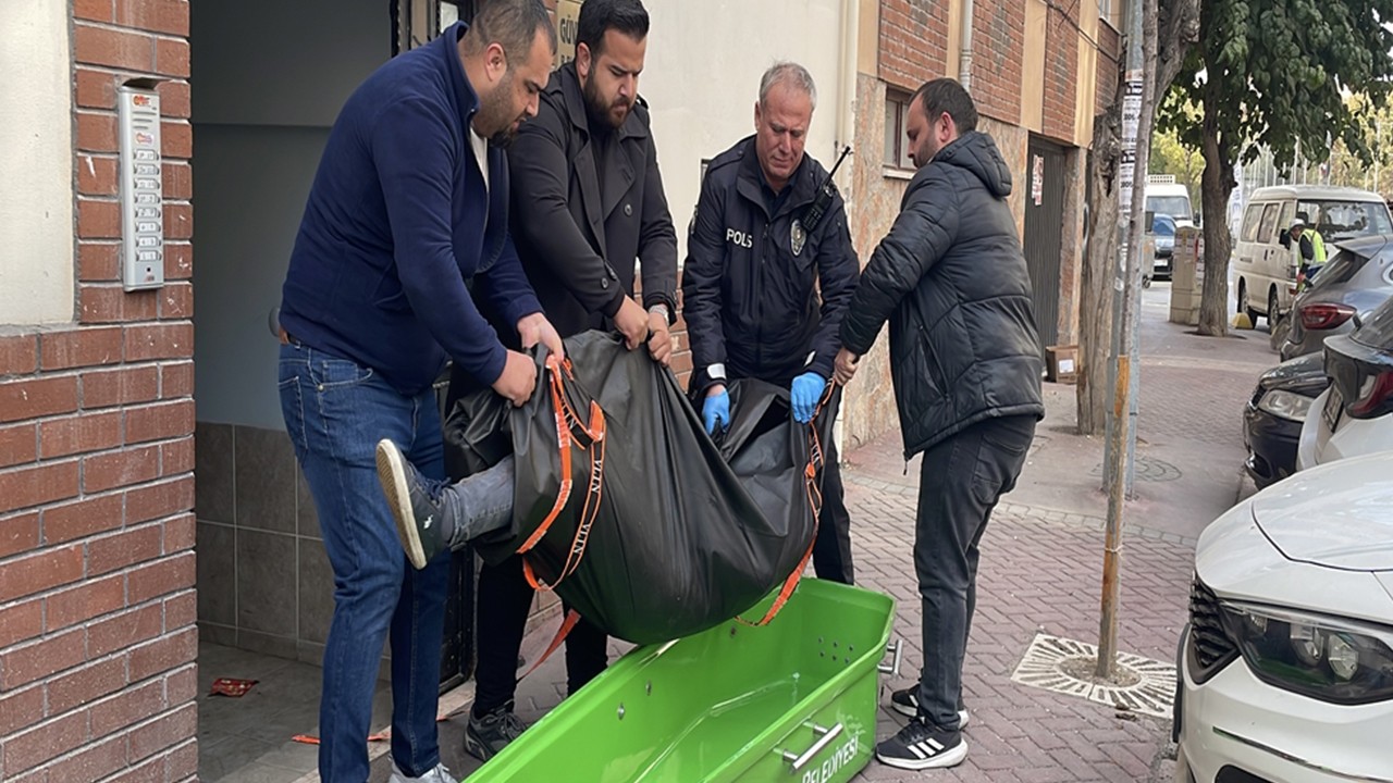 Arkadaşını, yeni alınan tüfeği denerken başından vurmuş