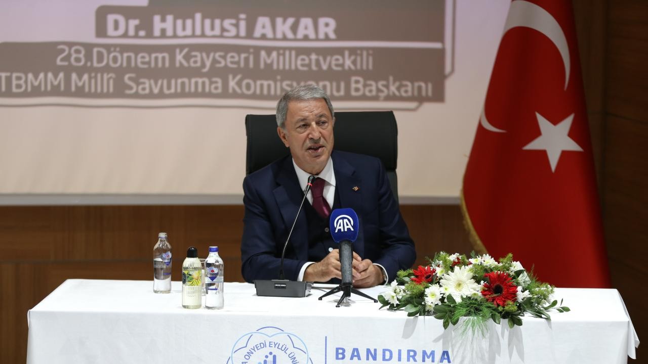 Hulusi Akar: Bizim mücadelemiz teröristlere karşı