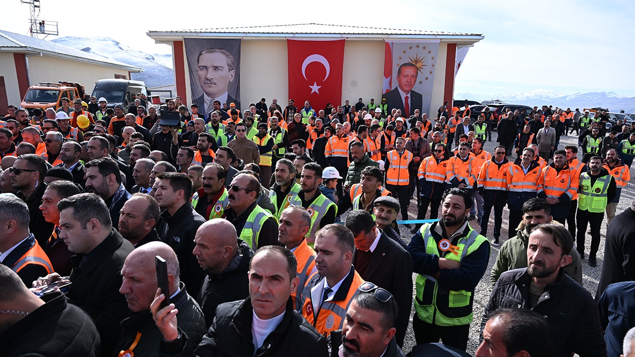 Van-Hakkari kara yolundaki Güzeldere Tüneli açıldı