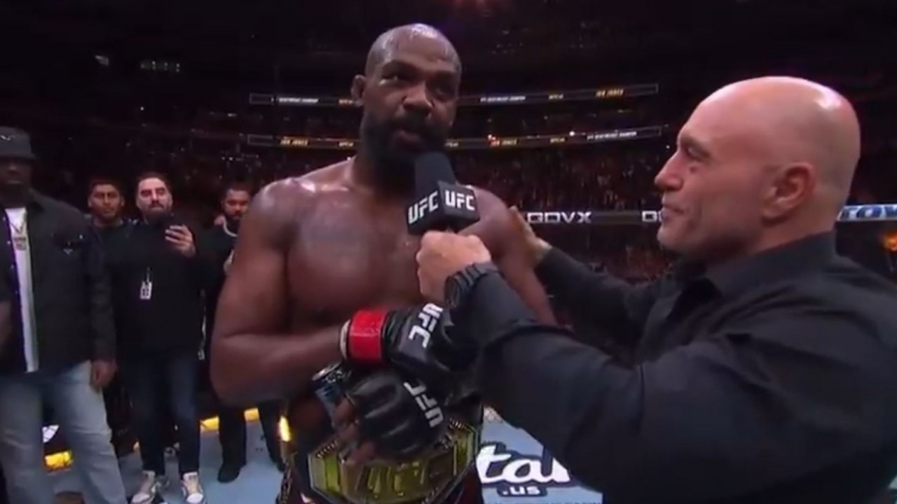 UFC 309'da Jon Jones kemeri korudu! Karşılaşmayı Elon Musk ile Trump'ta takip etti