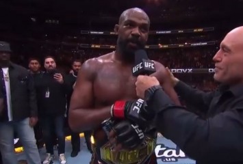 UFC 309'da Jon Jones kemeri korudu! Karşılaşmayı Elon Musk ile Trump'ta takip etti