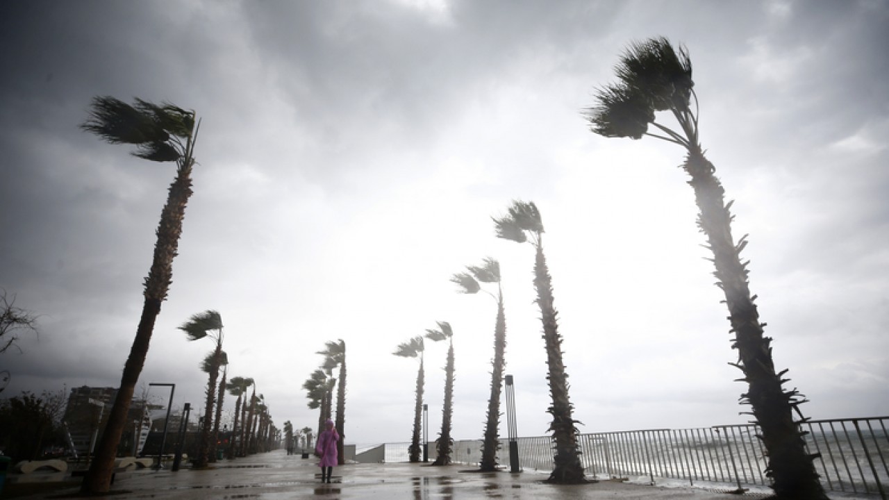 Meteorolojiden turuncu kodlu uyarı: Antalya'nın 6 ilçesinde okullar 1 gün tatil