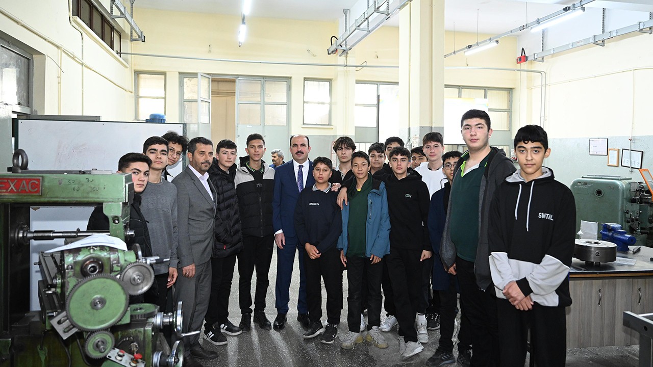 Başkan Altay, Selçuklu Mesleki ve Teknik Anadolu Lisesi Öğrencileriyle Buluştu