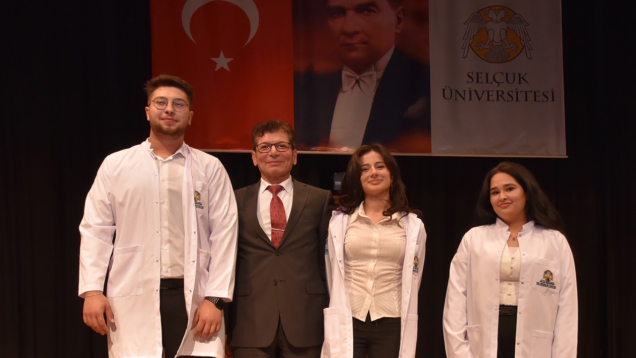 Selçuk Üniversitesi'nde geleceğin diş hekimleri, mesleğe ilk adımlarını attı