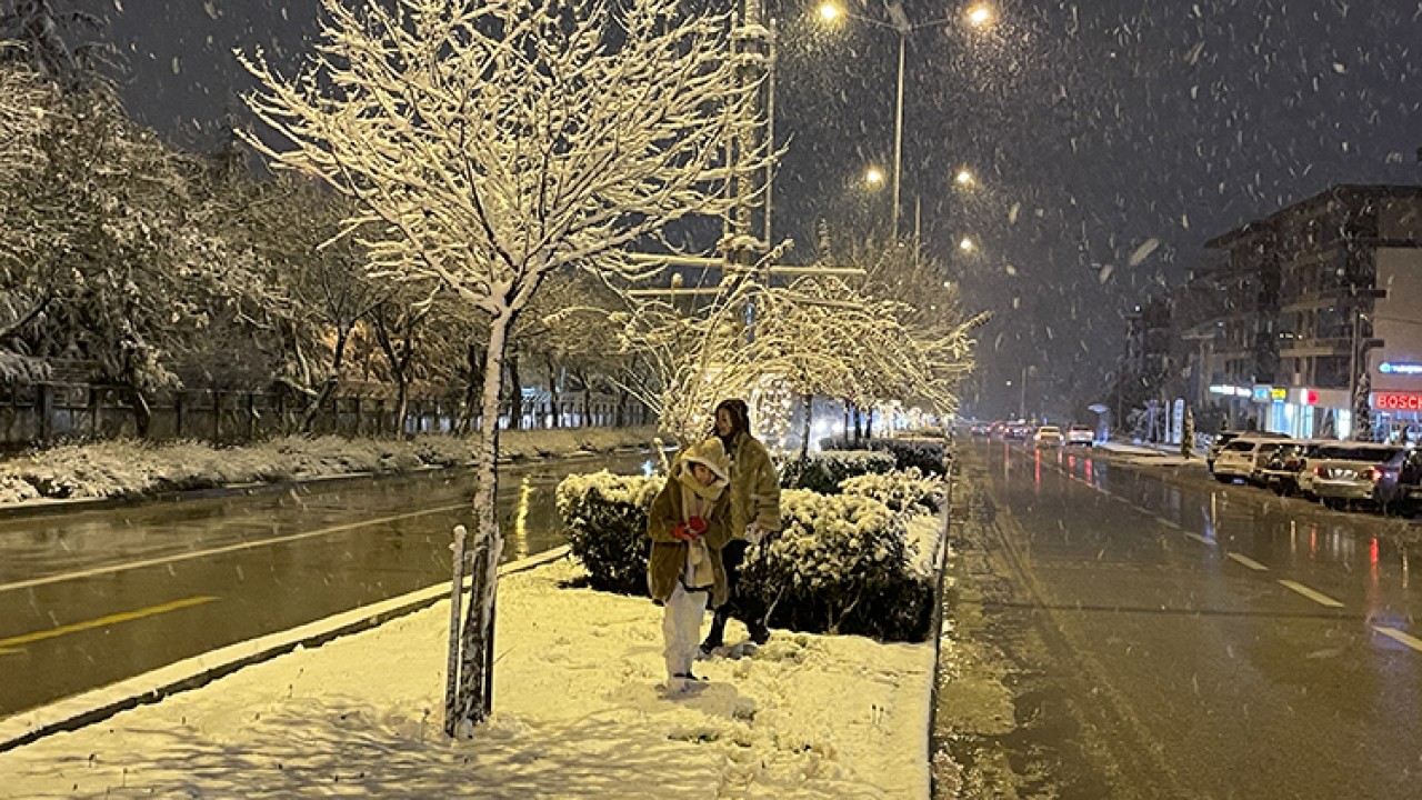 Başkentin çevre ilçelerinde kar etkili olmaya başladı