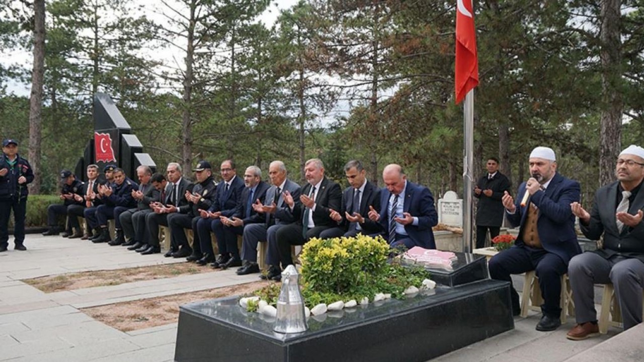 PKK’nın şehit ettiği Aybüke öğretmen mezarı başında dualarla anıldı