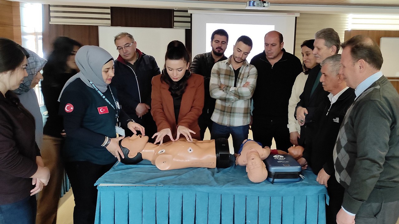 Konya’da basın mensuplarına ilk yardım eğitimi başladı